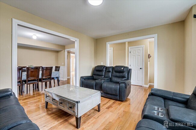 Building Photo - 169 Metuchen Ave