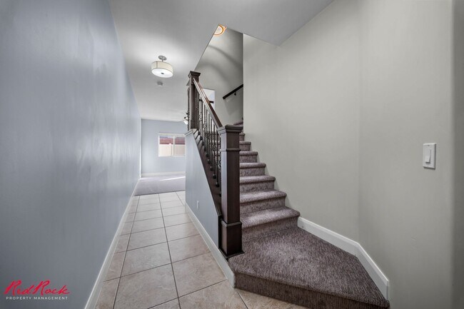 Building Photo - Charming 3 Bedroom Townhome
