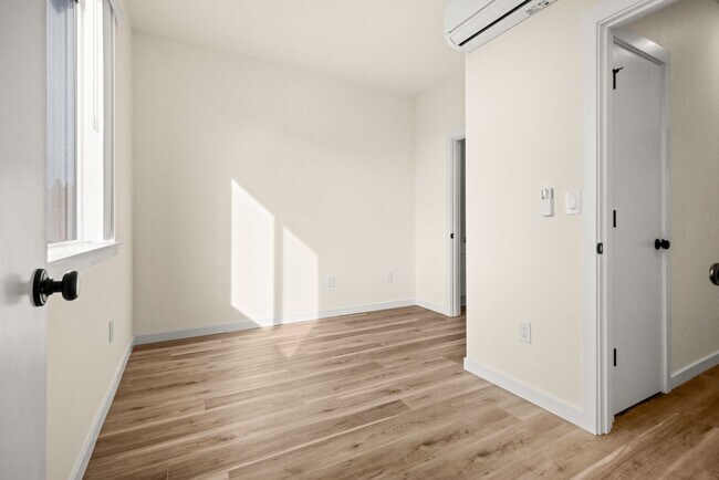 Building Photo - Vancouver Townhouses - Get 1 Month Free!