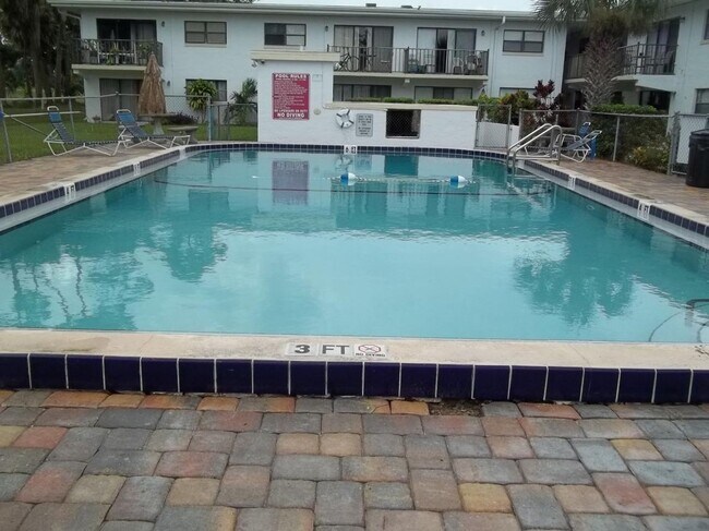 Building Photo - 2 bed, 2 bath Condo