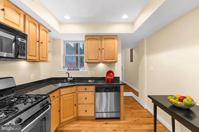 Building Photo - 1005 Baylis St
