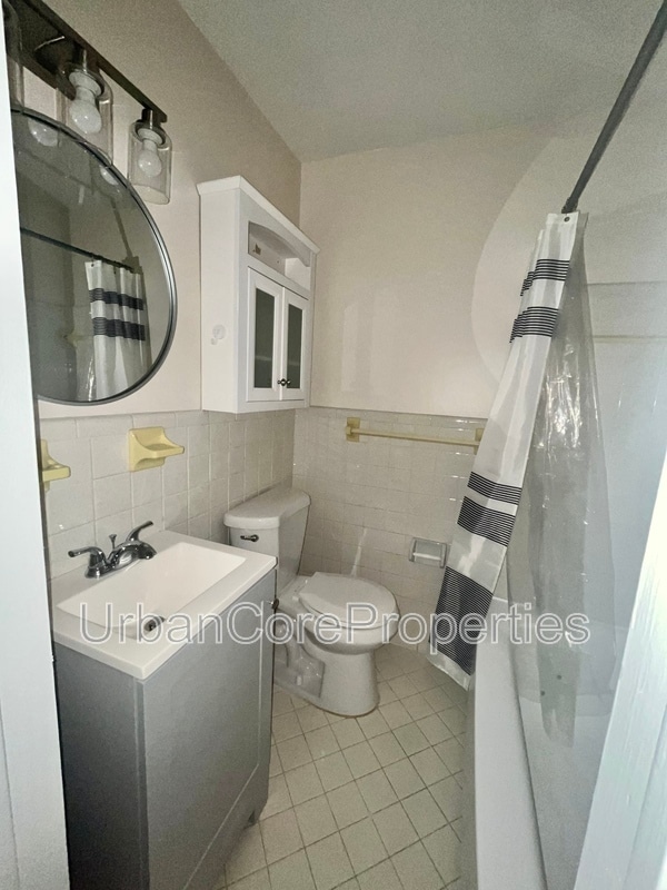 Building Photo - 115 7th Ave N