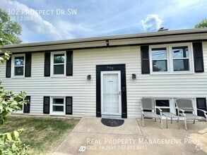 Building Photo - Updated 4 Bedroom 2 Bath Single Family Hom...