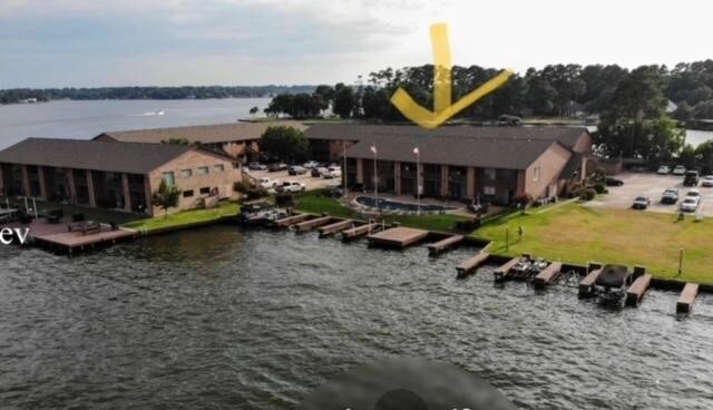 Building Photo - 801 River Rd