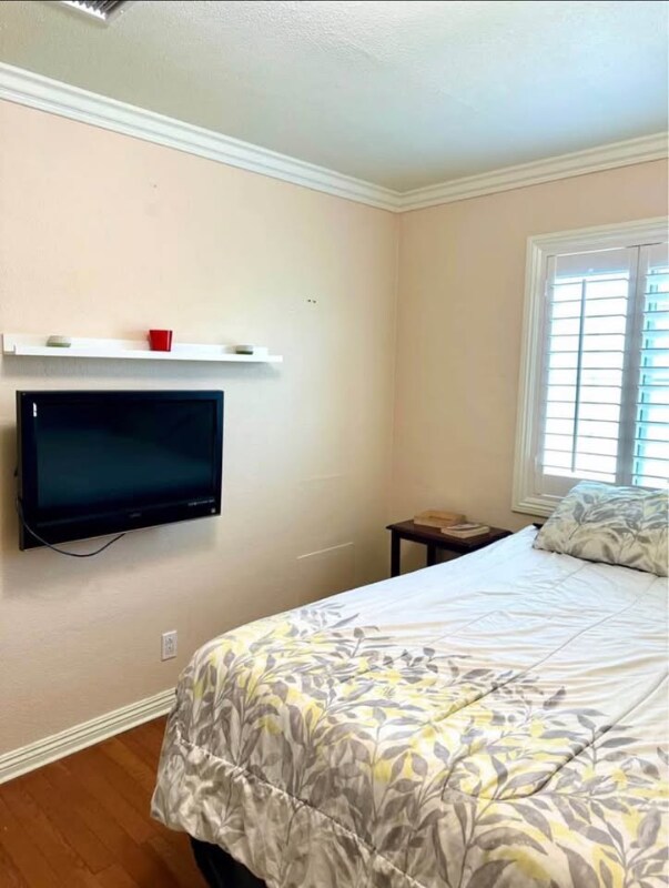 Building Photo - 5065 Gardenia Ave