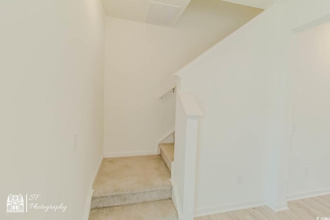 Building Photo - 204 Crescent Wy