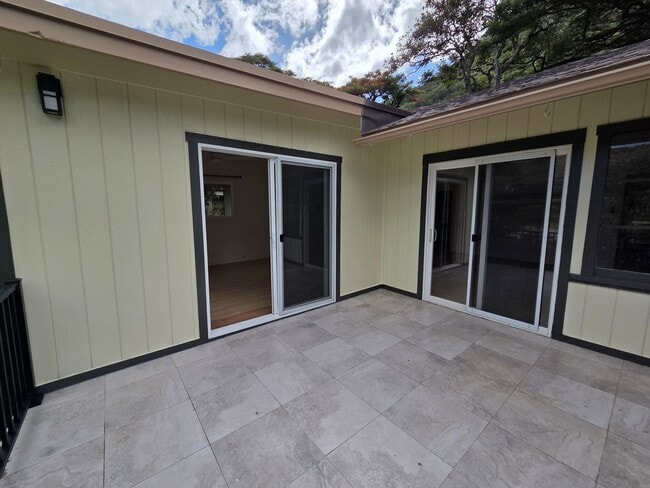 Building Photo - Lower Manoa single family home