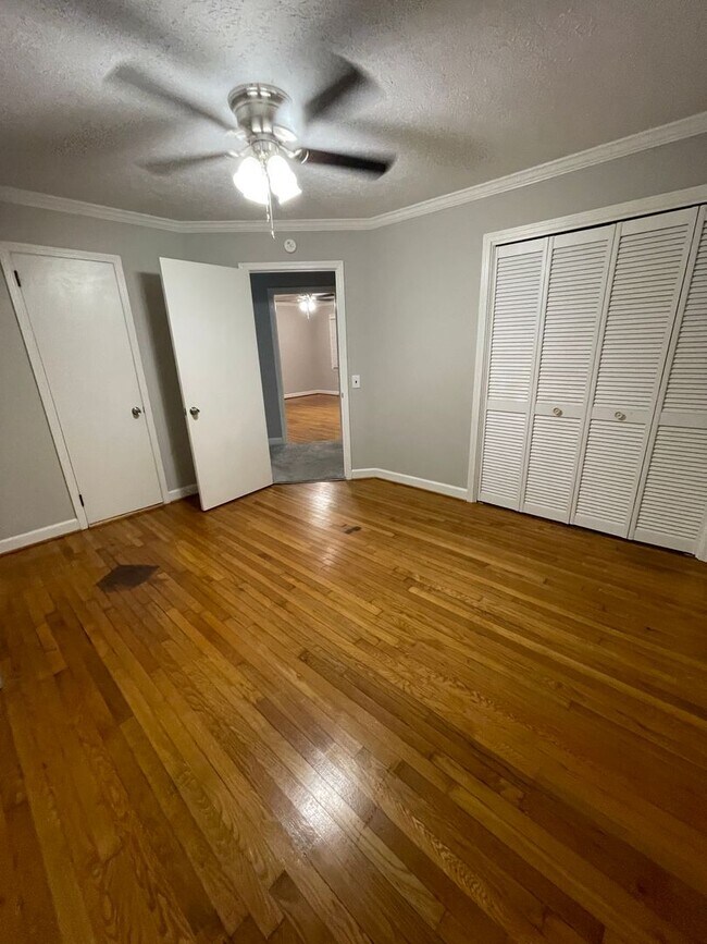 Building Photo - 505 Meadowbrook Ave