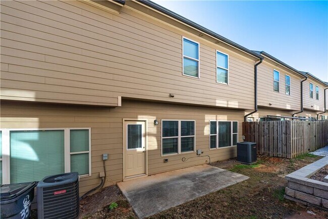 Building Photo - 327 Cashes Ct