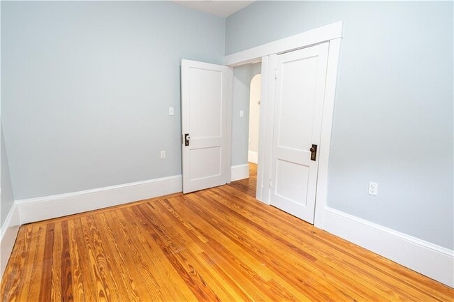 Building Photo - 168 Waterman Ave