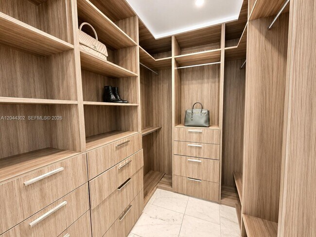 Building Photo - 15701 Collins Ave