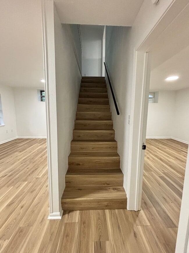 Building Photo - Spacious and beautifully updated 4-bedroom...