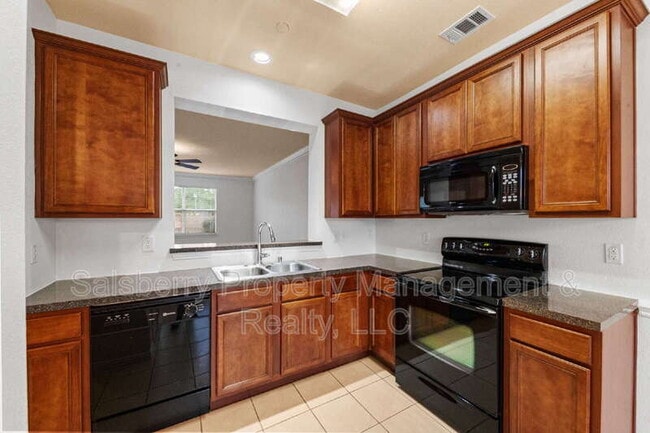 Building Photo - 252 Heritage Hill Dr
