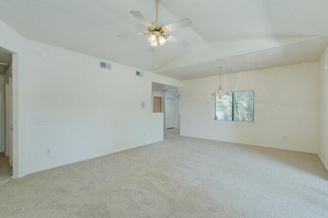 Building Photo - 15225 N 100th St