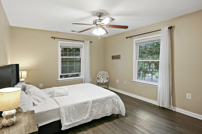 Building Photo - 9 S Walter Reed Dr