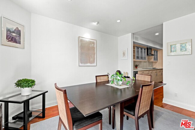 Building Photo - 851 Kings Rd