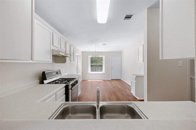 Building Photo - 1225 Tudor House Rd
