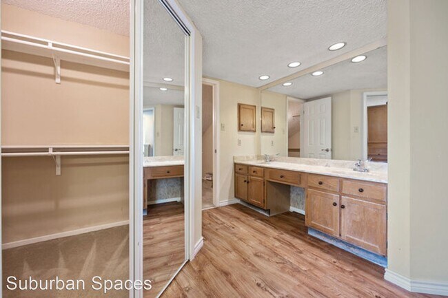 Building Photo - 2 br, 2 bath House - 5738 Spring Night