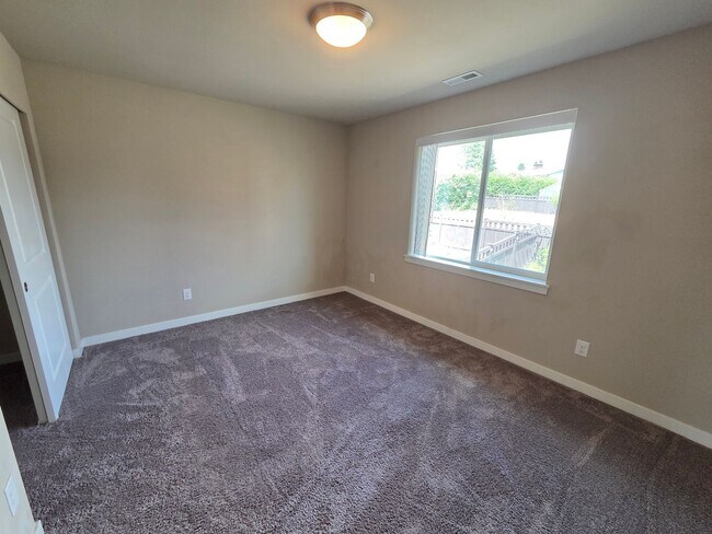 Building Photo - 2524 Jacaranda Ave