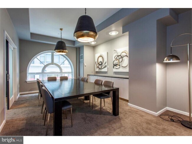 Building Photo - 1425 Locust St