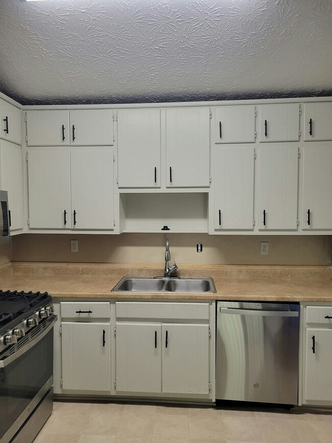Building Photo - 5924 N Castlegate Dr