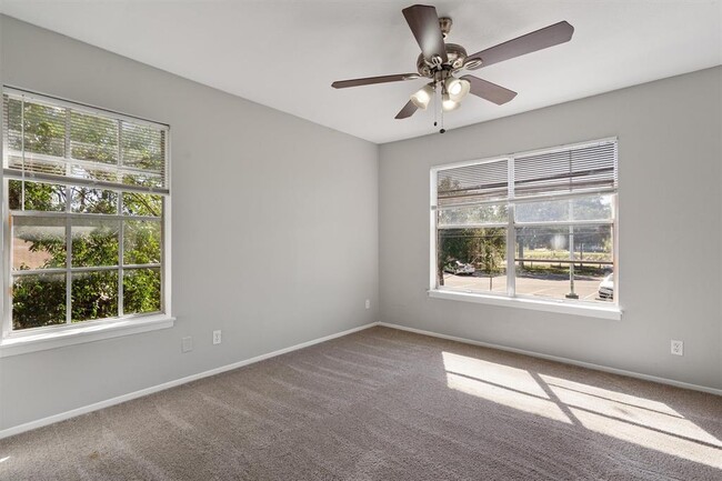 Building Photo - 5800 Belmoor Dr