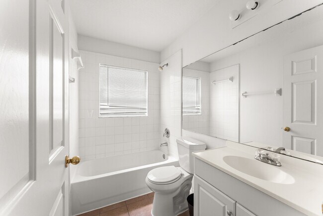 Building Photo - 3 bed with Solar heating Private Pool