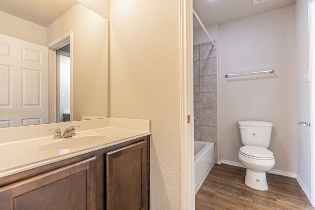 Building Photo - 5930 Ivans Farm