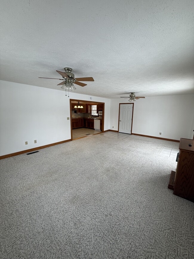 Building Photo - 1718 Syracuse Dr