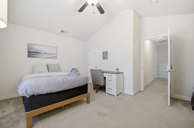 Building Photo - All-Inclusive Room in Stylish Kempsville Condo w/ Garage