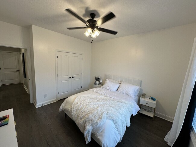 Building Photo - 4 Bedroom 3 Bathroom Home with Bonus Room!