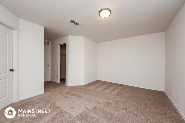 Building Photo - Newly Built in The Ridge @ Swan Lake!