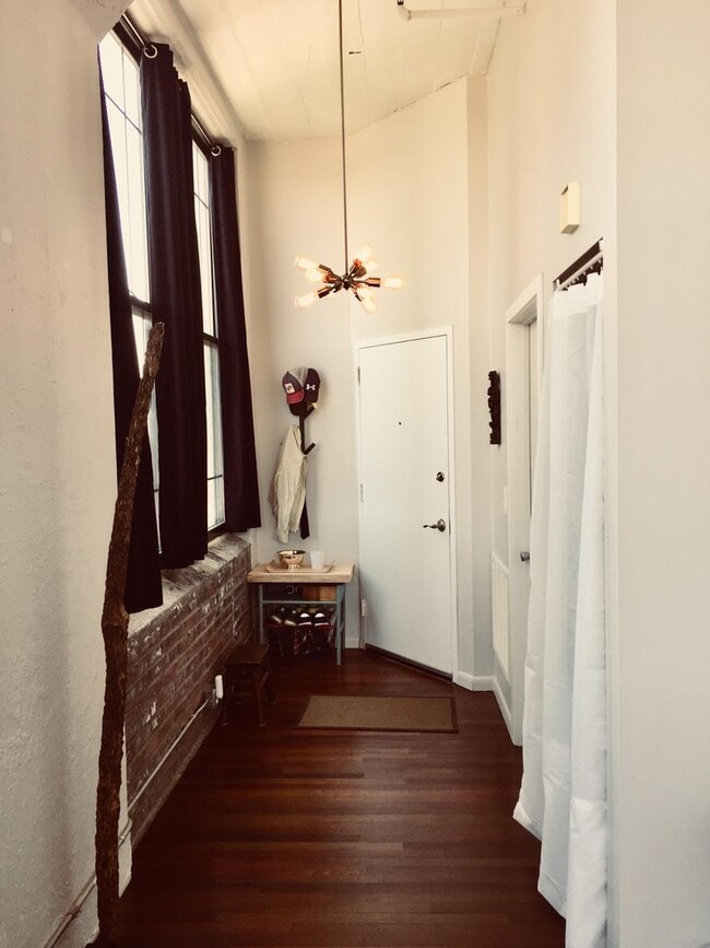 Building Photo - 1 Bedroom Apartment in Callowhill Neighbor...