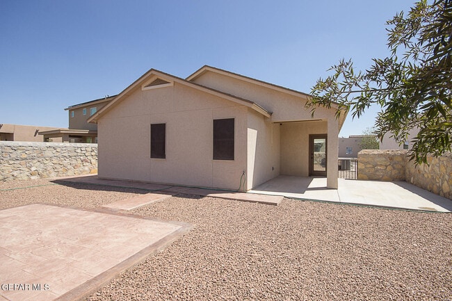 Building Photo - 3705 Loma Dante