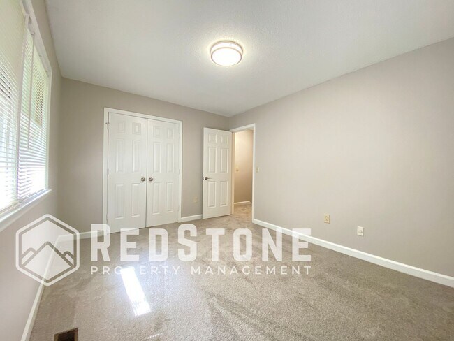 Building Photo - 727 S Broad St