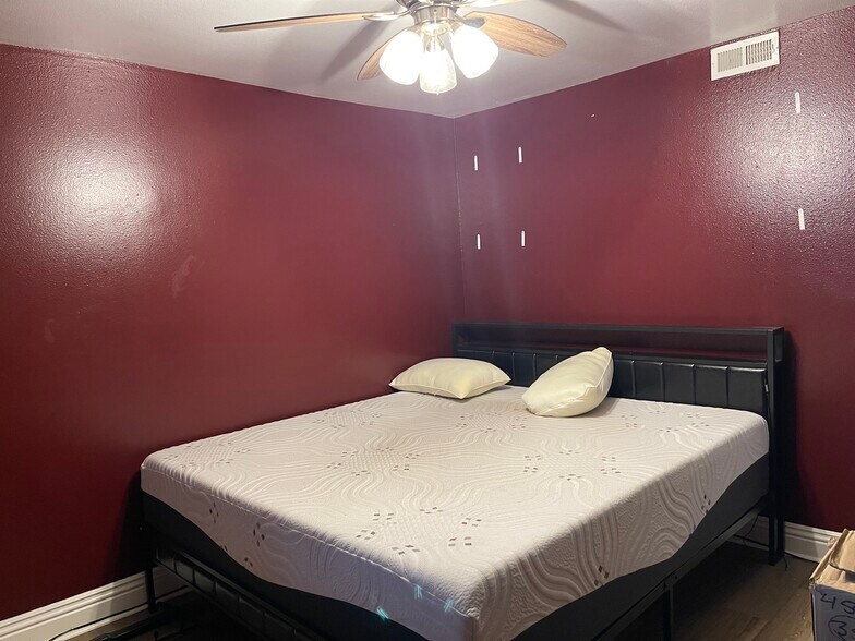 Building Photo - 4429 Tremont St