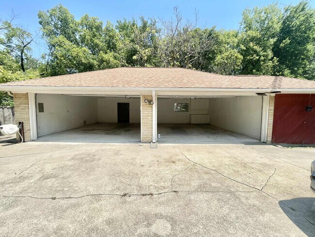 Building Photo - 230 East Fork Rd