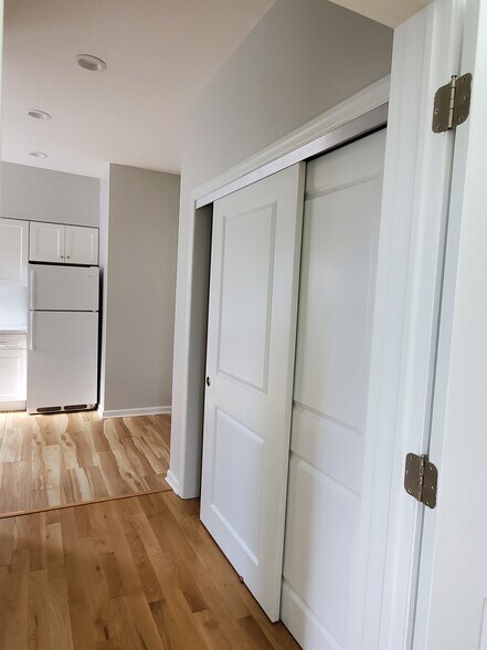 Building Photo - 43 S Adelaide Ave