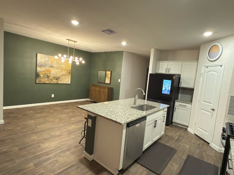 Primary Photo - 300 Belmont Pl