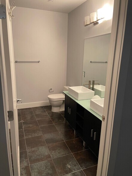 Building Photo - 9 N Euclid Ave