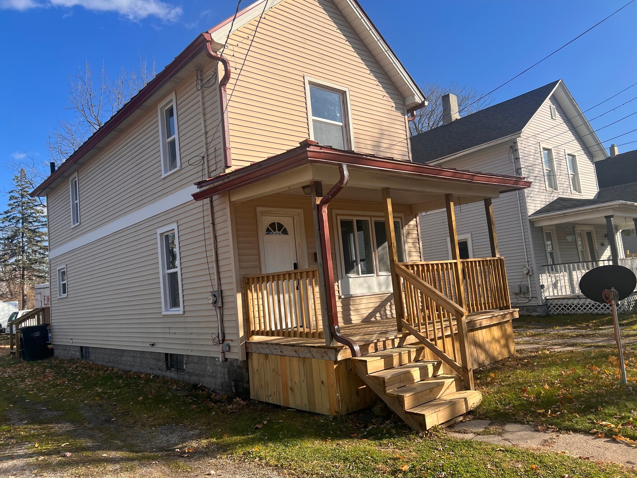 Building Photo - 1410 Center St