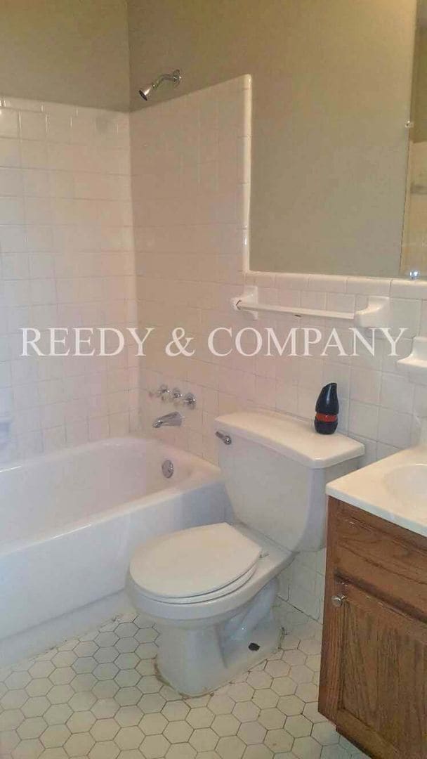 Building Photo - 4225 Arrowhead Rd