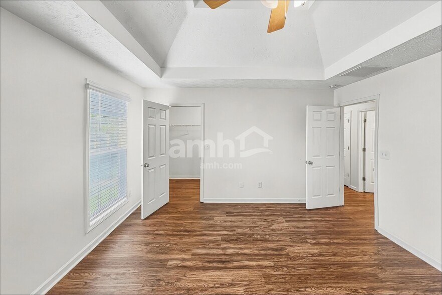 Building Photo - 1772 N Oak Dr