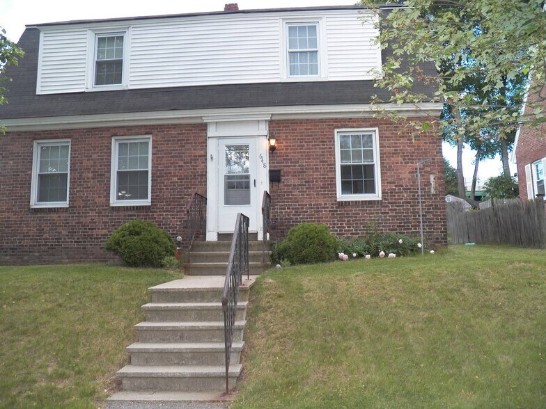 Primary Photo - 648 Kearsarge Way