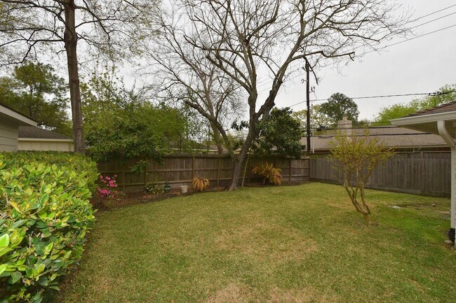 Building Photo - 10802 Meadow Lake Ln