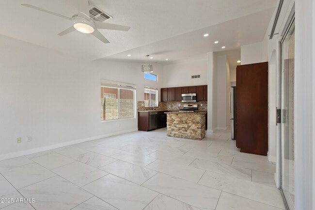 Building Photo - 836 W Cooley Dr