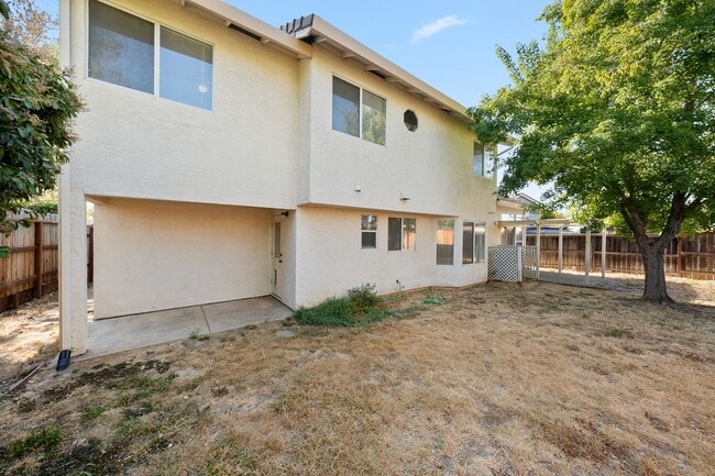 Building Photo - Charming 4 Bed 2.5 Bath Home in Roseville, CA