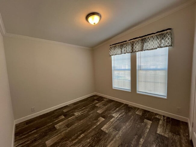 Building Photo - 328 Eland Dr