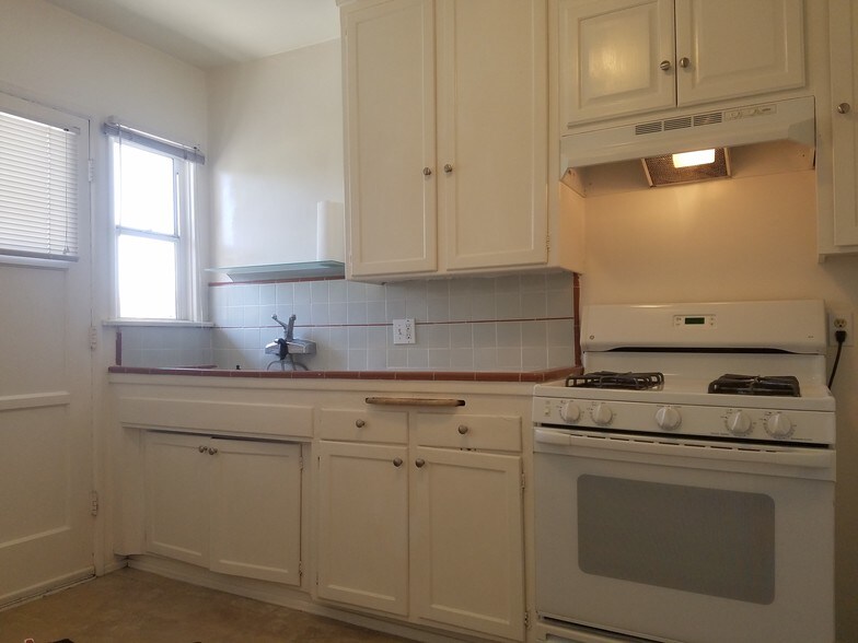 Kitchen - 1300 Manhattan Beach Blvd