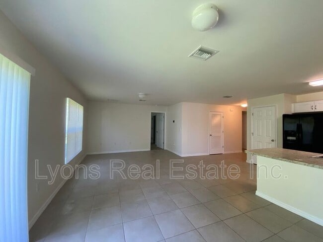 Building Photo - 5521 Gillot Blvd